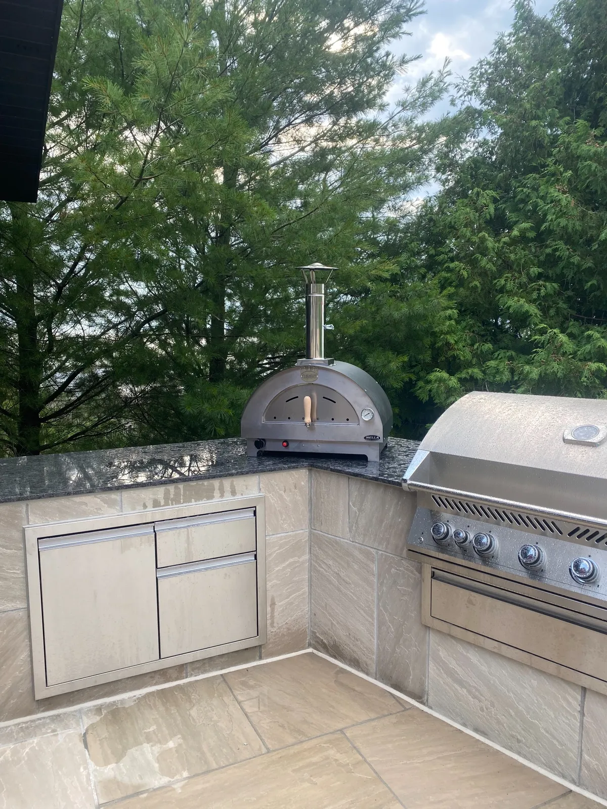 Outdoor kitchen
